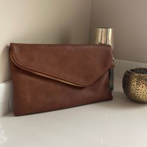 Tan clutch